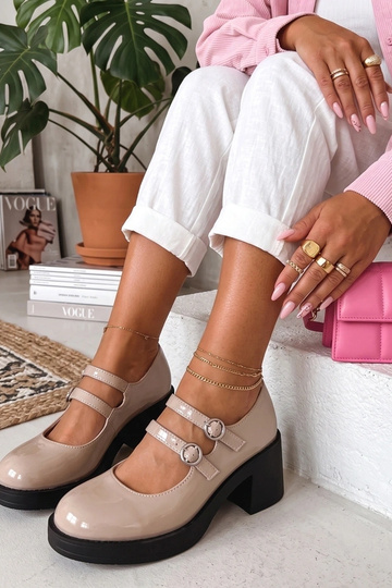 Sandalias de tacón de charol marrón Mia 2