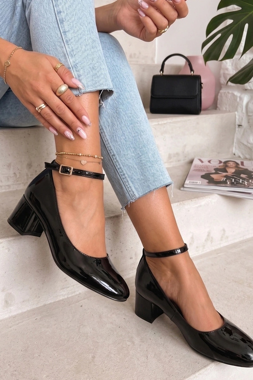 Sandalias de tacón de charol negro Ella