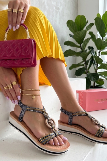 Sandalias de cuña negras Avery 2