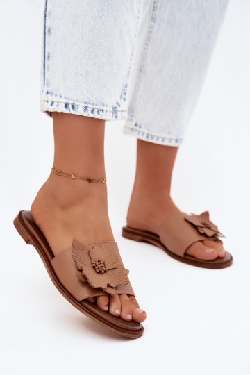 Zapatillas de cuero para mujeres con adornos Zazoo 40477 en color capuchino 2