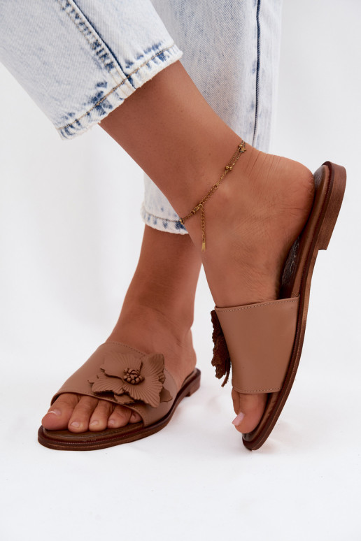 Zapatillas de cuero para mujeres con adornos Zazoo 40477 en color capuchino