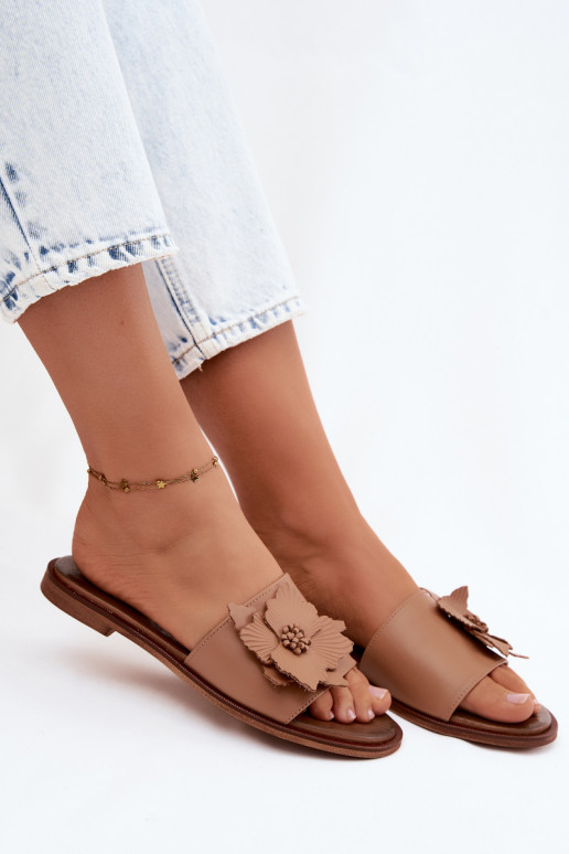 Zapatillas de cuero para mujeres con adornos Zazoo 40477 en color capuchino