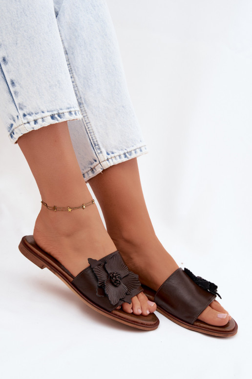 Zapatillas de cuero para mujeres con adornos Zazoo 40477 en color chocolate