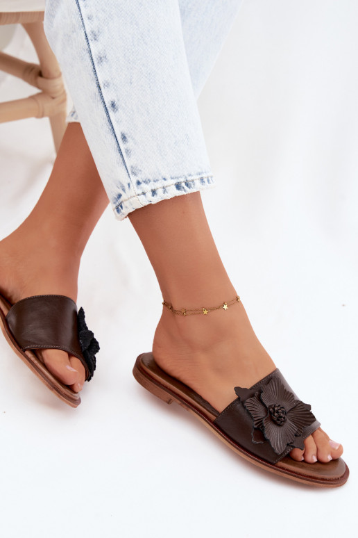 Zapatillas de cuero para mujeres con adornos Zazoo 40477 en color chocolate