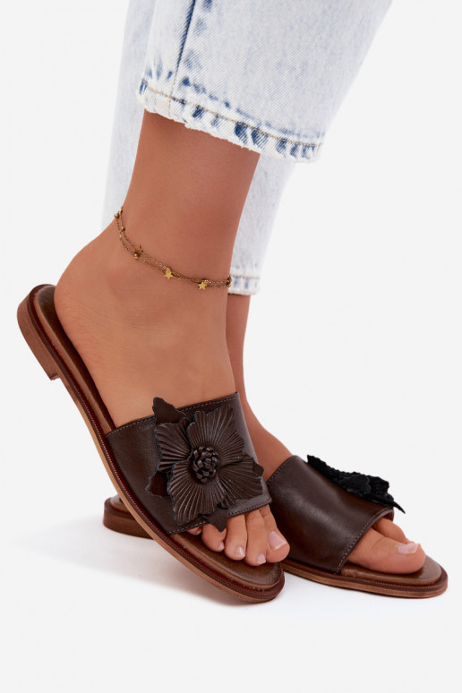 Zapatillas de cuero para mujeres con adornos Zazoo 40477 en color chocolate