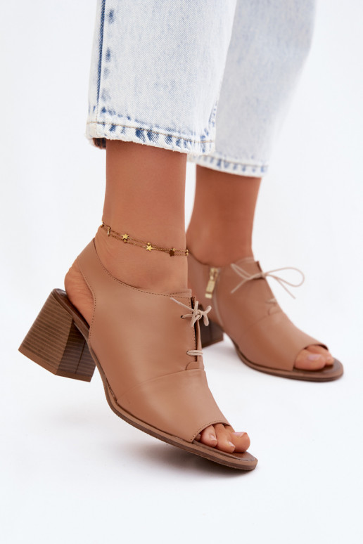 Sandalias de cuero de tacón alto con detalles estilizados Zazoo 40523 en color capuchino