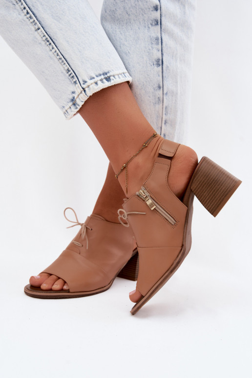 Sandalias de cuero de tacón alto con detalles estilizados Zazoo 40523 en color capuchino