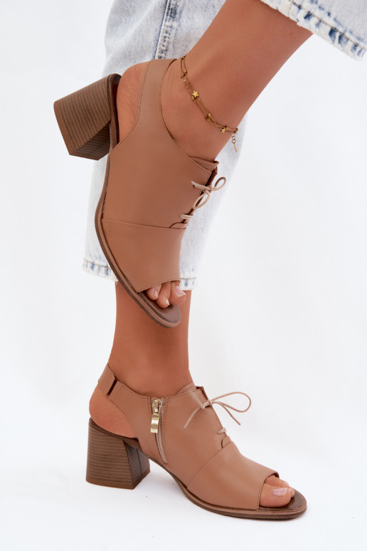 Sandalias de cuero de tacón alto con detalles estilizados Zazoo 40523 en color capuchino