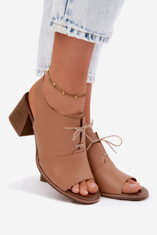 Sandalias de cuero de tacón alto con detalles estilizados Zazoo 40523 en color capuchino