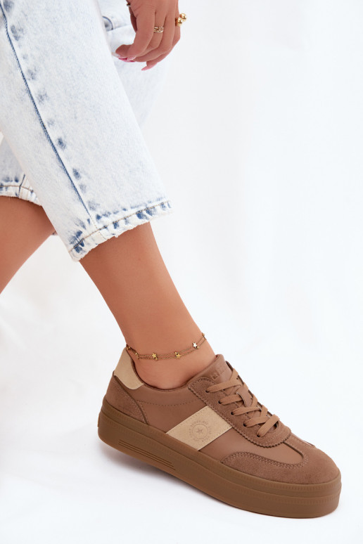 Zapatillas de deporte para mujeres con plataforma Big Star UU274015 en color marrón