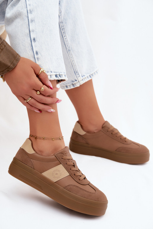 Zapatillas de deporte para mujeres con plataforma Big Star UU274015 en color marrón