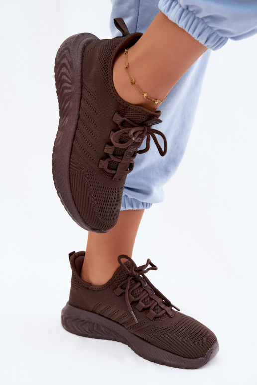 Zapatos deportivos slip-on para mujeres Big Star UU274055 en color chocolate