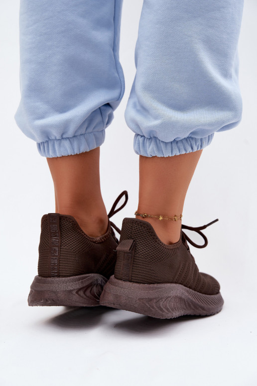 Zapatos deportivos slip-on para mujeres Big Star UU274055 en color chocolate