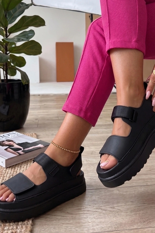 Sandalias negras con pegatinas en una suela alta Davina