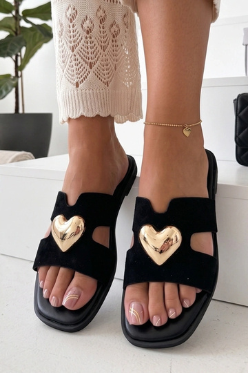 Zapatillas negras adornadas con un corazón dorado Lucrezia