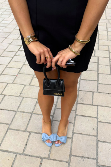 Zapatillas de mujer con tacones delgados y lazos en ante azul Tai turignolia 2