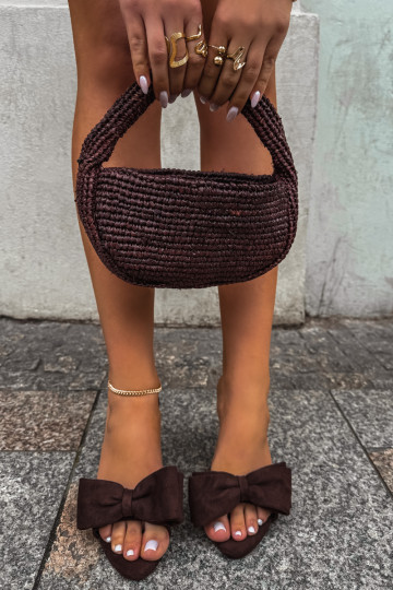 Zapatillas de mujer con tacones delgados y lazos en ante color chocolate Tai turignolia 2
