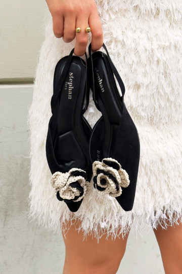 Sandalias de mujer con decoración en ante negro Gardenia