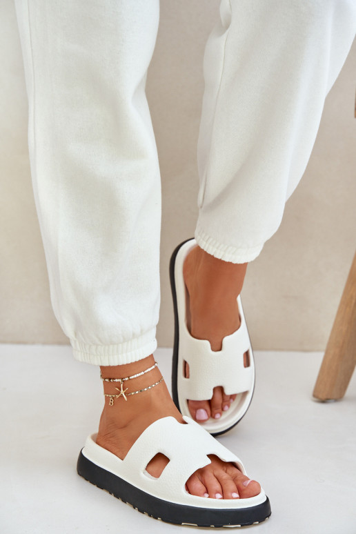 Zapatillas blancas ligeras con recortes Neladith