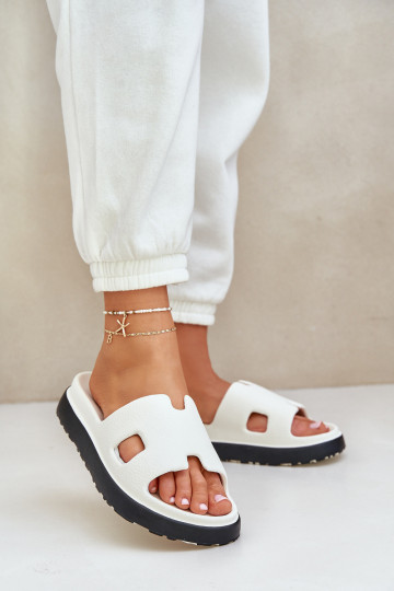 Zapatillas blancas ligeras con recortes Neladith 2