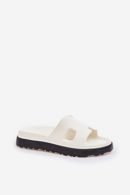 Zapatillas blancas ligeras con recortes Neladith