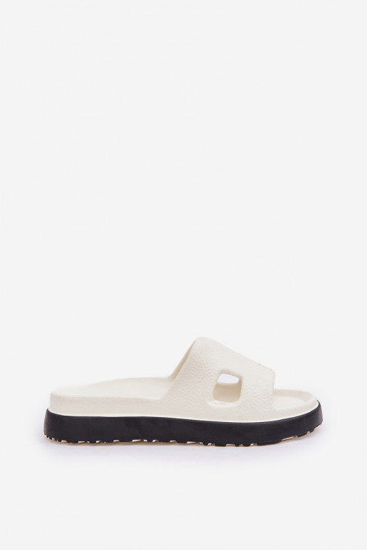 Zapatillas blancas ligeras con recortes Neladith