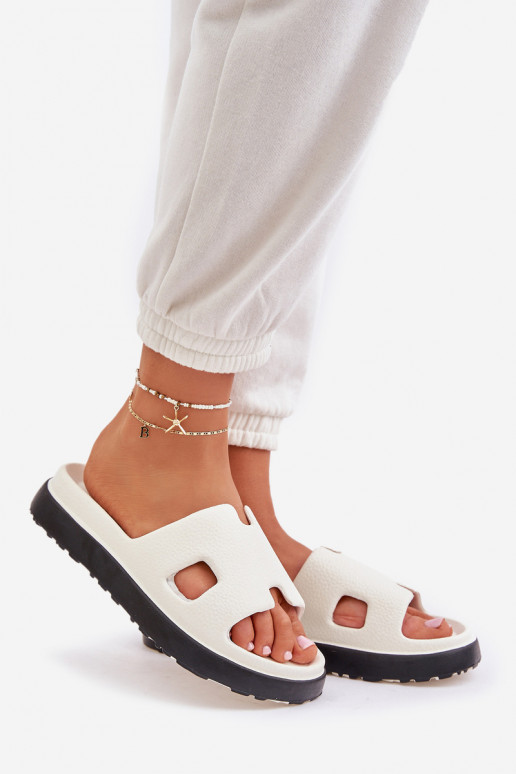 Zapatillas blancas ligeras con recortes Neladith