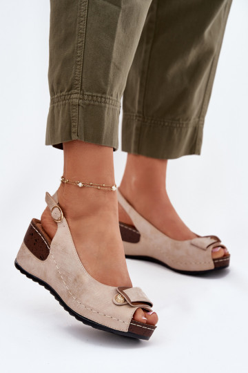 Sandalias ligeras de plataforma arena y oro Comfort Shoes Efravia 2
