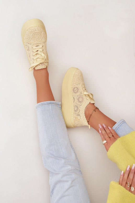 Zapatos casual amarillos con plataforma y motivos de encaje Evalora