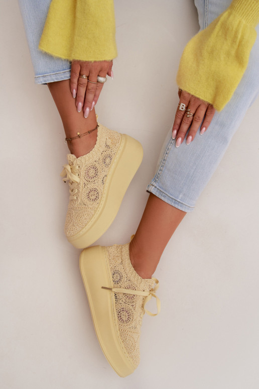 Zapatos casual amarillos con plataforma y motivos de encaje Evalora