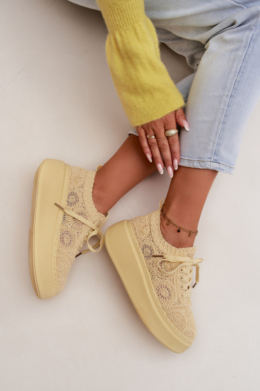 Zapatos casual amarillos con plataforma y motivos de encaje Evalora