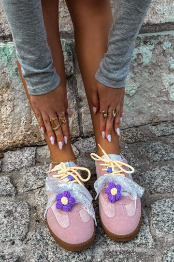 Zapatillas de mujer con flores elegantes y lazo en color rosa Coastelle 2
