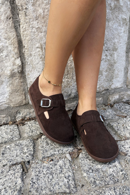Zapatos de mujer con hebillas de ante sintético en color chocolate Sombellia