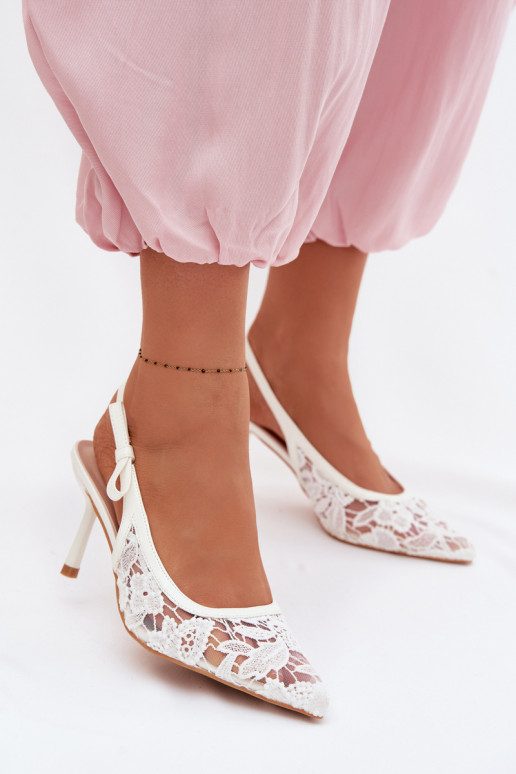 Sandalias de mujer con tacones finos con encaje el color blanco Pelivelle