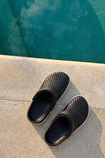 Zapatillas ligeras para hombre en negro Tai Turiravena