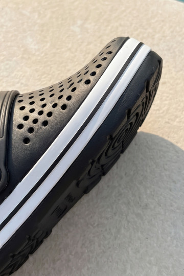 Zapatillas ligeras para hombre en negro Tai Turiravena 2