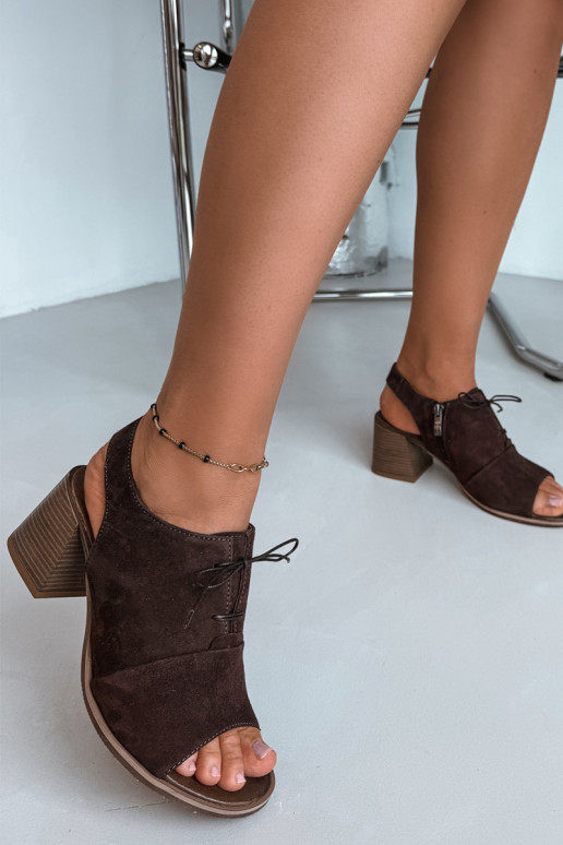 Zapatos de tacón elegantes de cuero con detalles estilizados Zazoo 40523 en color chocolate