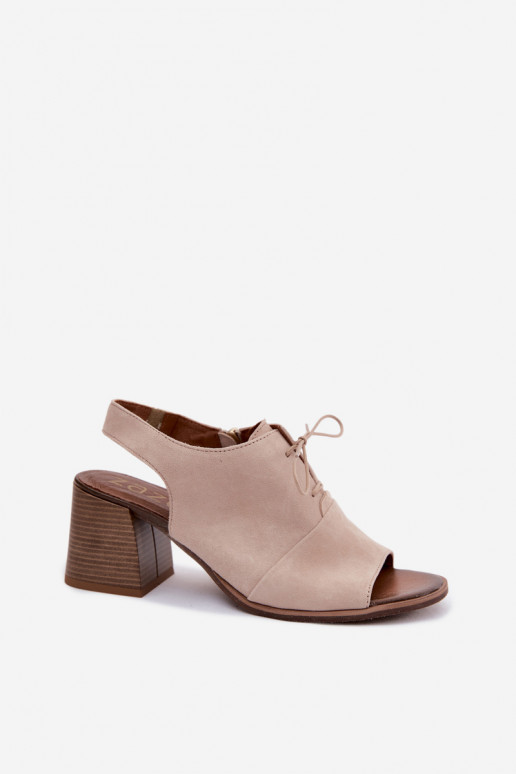 Zapatos de tacón elegantes de ante color marfil con detalles elegantes Zazoo 40523