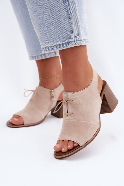 Zapatos de tacón elegantes de ante color marfil con detalles elegantes Zazoo 40523