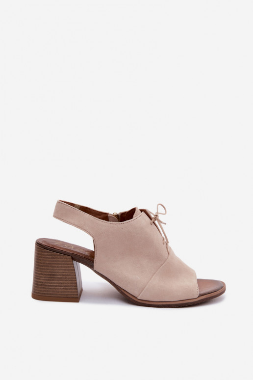 Zapatos de tacón elegantes de ante color marfil con detalles elegantes Zazoo 40523