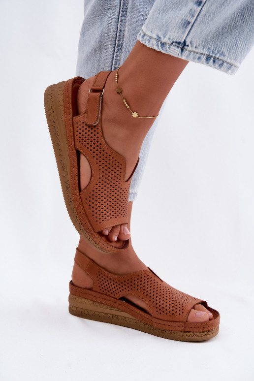 Sandalias de mujer marrón perforadas con plataforma Tai turiciejka L4494-29