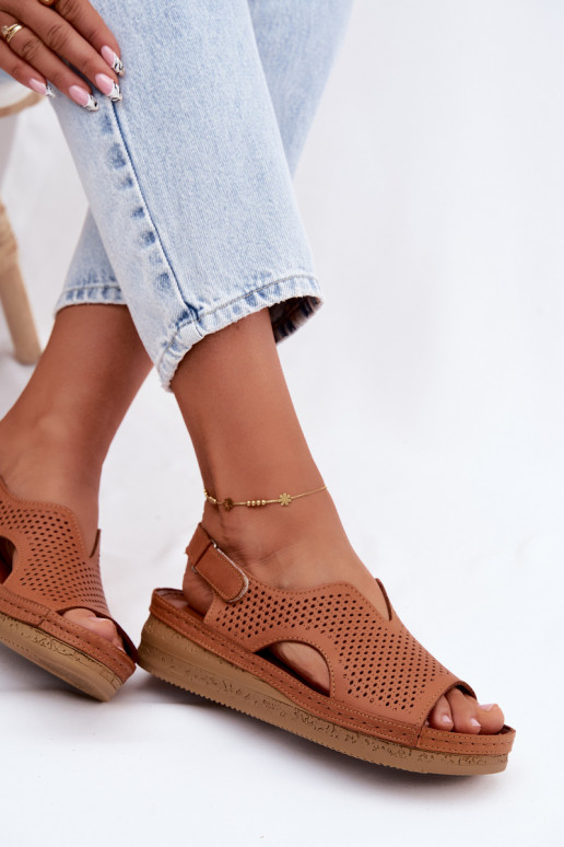 Sandalias de mujer marrón perforadas con plataforma Tai turiciejka L4494-29