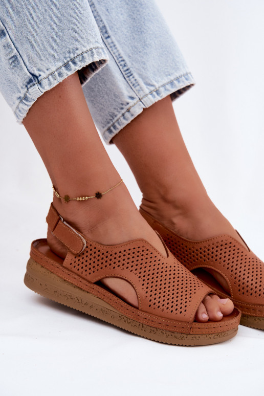 Sandalias de mujer marrón perforadas con plataforma Tai turiciejka L4494-29