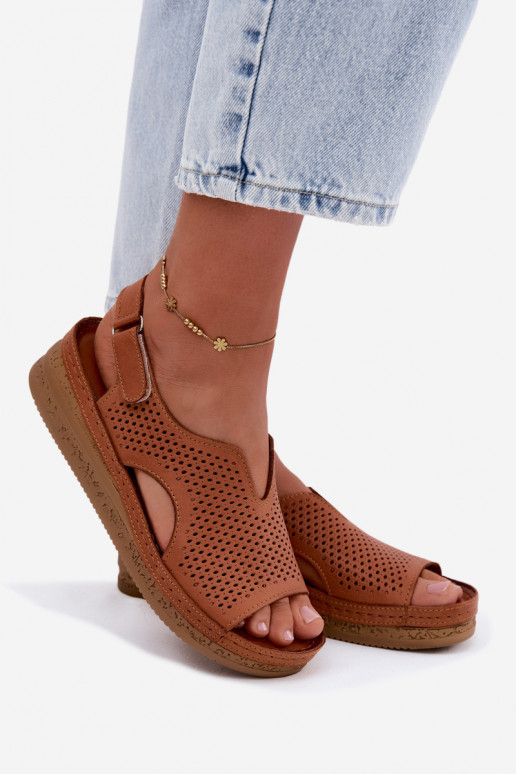 Sandalias de mujer marrón perforadas con plataforma Tai turiciejka L4494-29