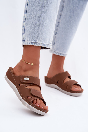 Zapatillas de cuero para mujer marrón con cierres adhesivos Inblu OE0001GU