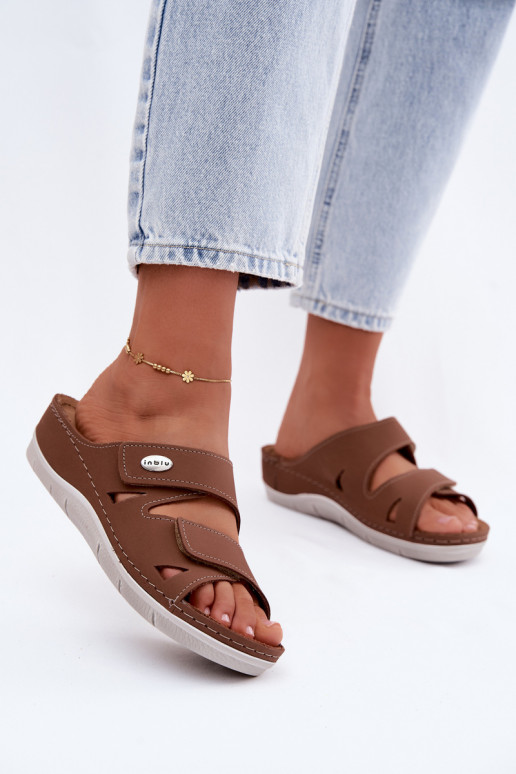 Zapatillas de cuero para mujer marrón con cierres adhesivos Inblu OE0001GU