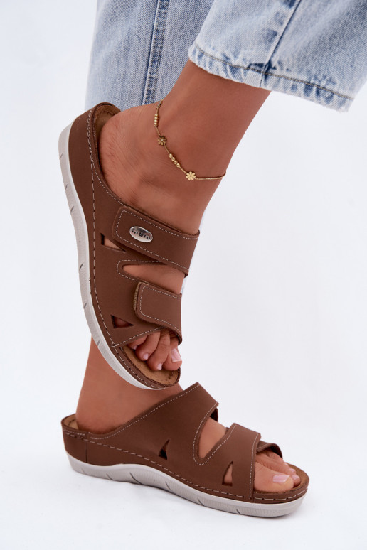 Zapatillas de cuero para mujer marrón con cierres adhesivos Inblu OE0001GU