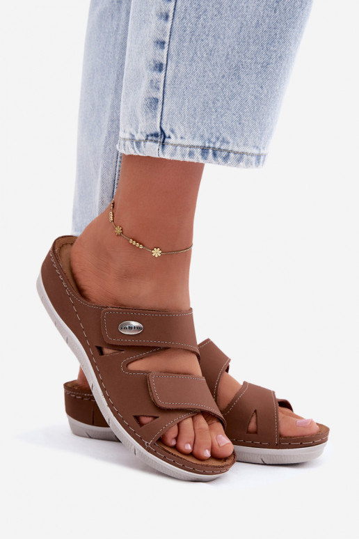 Zapatillas de cuero para mujer marrón con cierres adhesivos Inblu OE0001GU