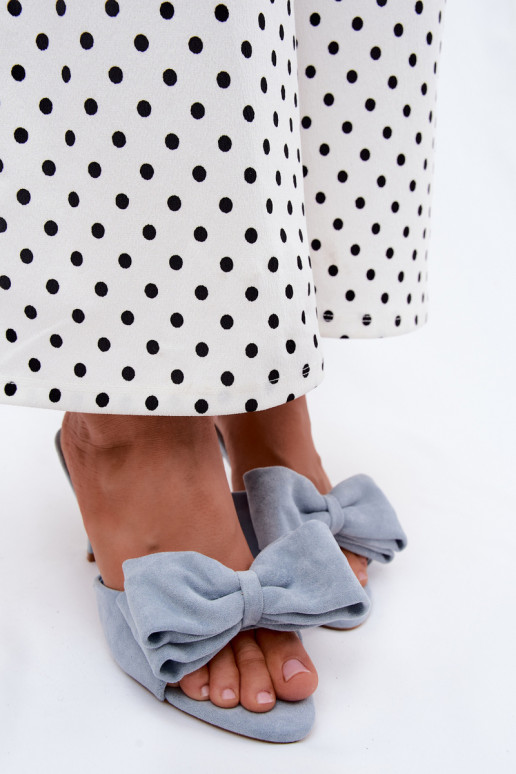 Zapatillas de mujer con tacones delgados y lazos en ante azul Tai turignolia