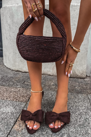 Zapatillas de mujer con tacones delgados y lazos en ante color chocolate Tai turignolia 2